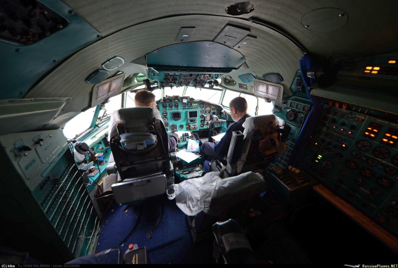 Ту-154м, кабина экипажа
