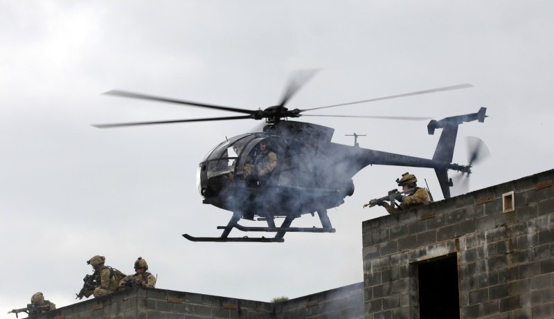 Ah/MH-6 little Bird с спецназом