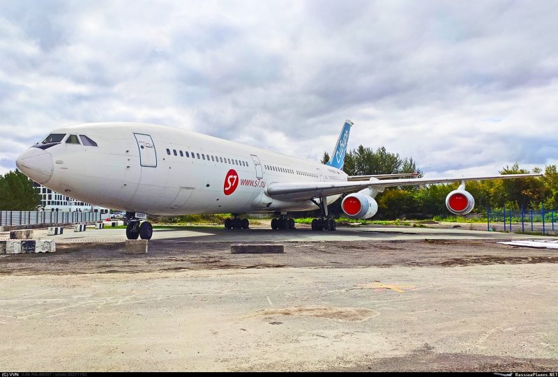 Памятник ил 86 Толмачево