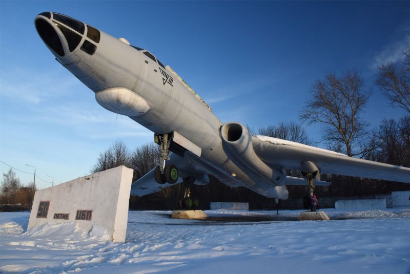 Самолет-памятник ту-16 Рязань