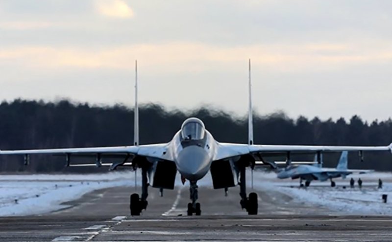 Истребитель Су-35