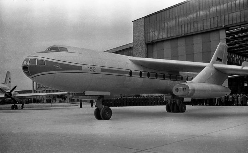 Самолет ГДР 152