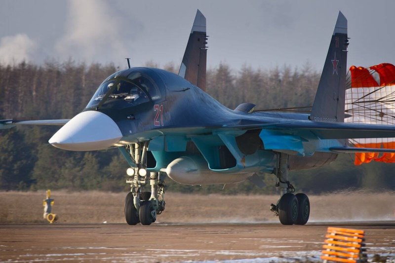 Су-34 бомбардировщик