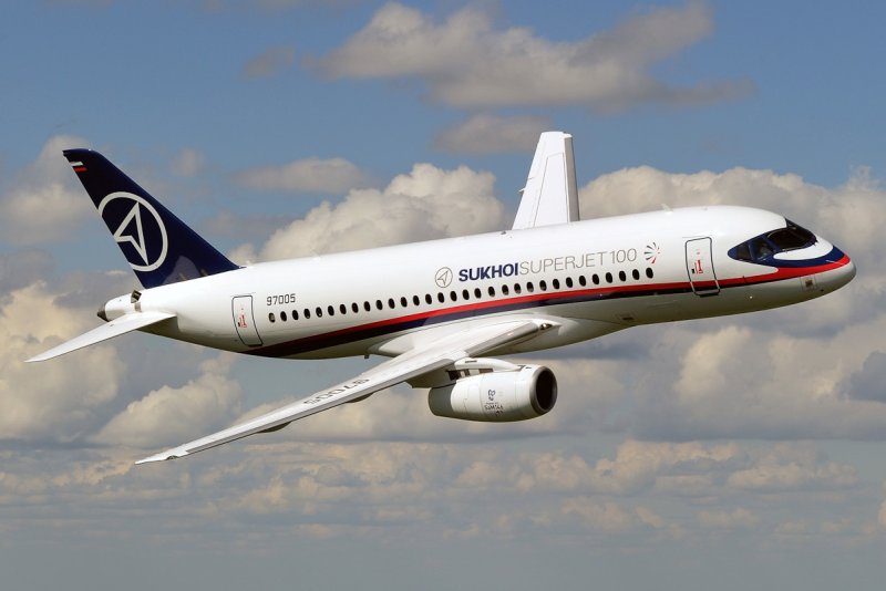 Super Jet SJ-100 самолет