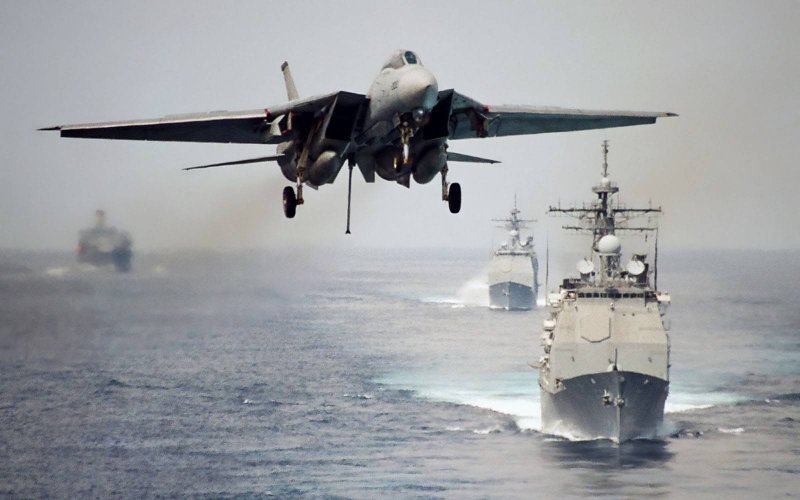 F14 Tomcat на палубе