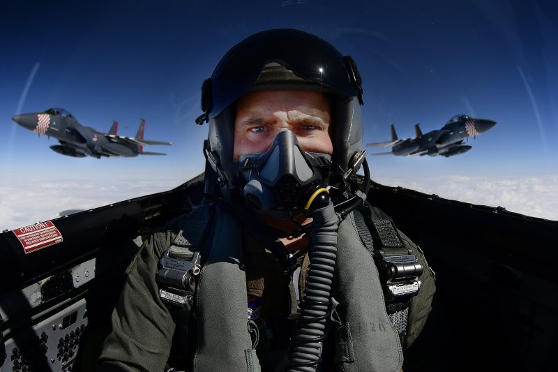 Пилот f-18