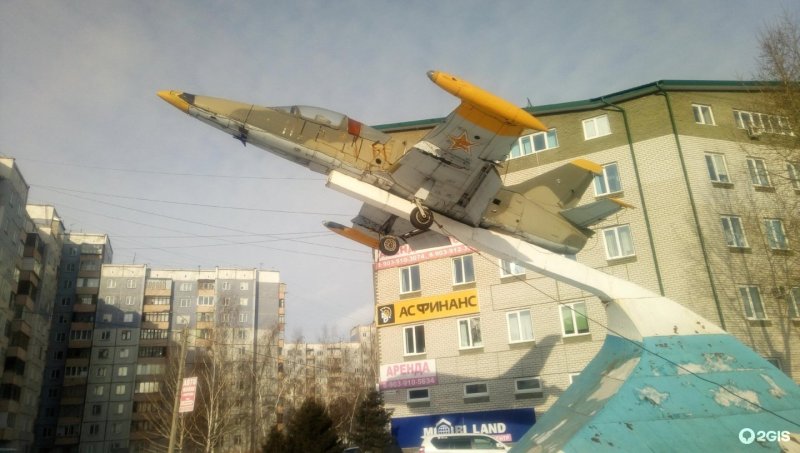 Памятник самолету л 39 Барнаула