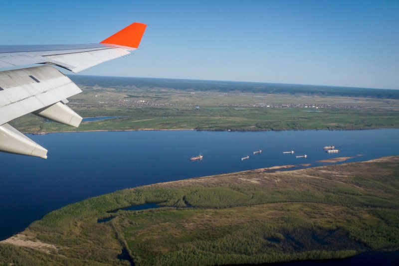 Под крылом самолета