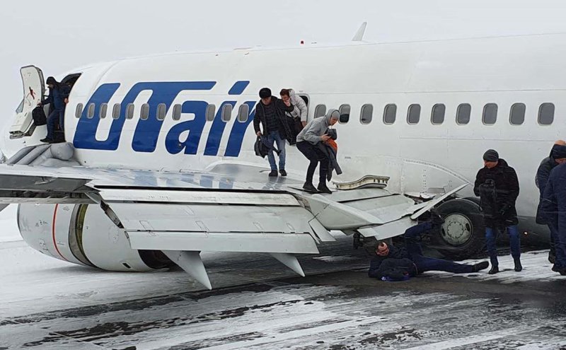 Самолет ЮТЭЙР Боинг 737