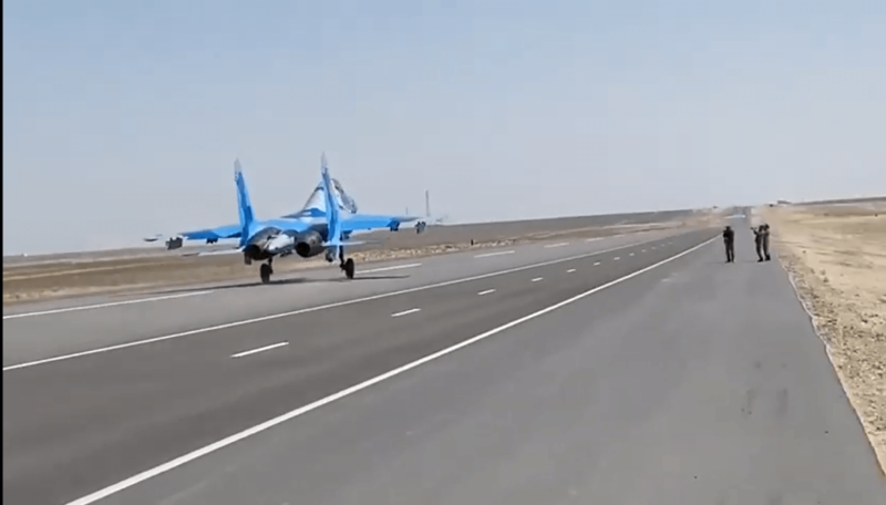 Посадка самолета на трассу