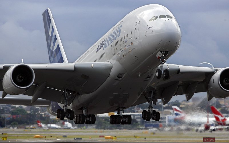 Airbus a380 SUPERJUMBO