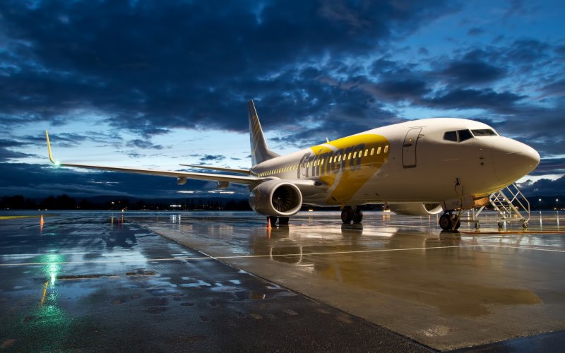 Пассажирский Боинг 737