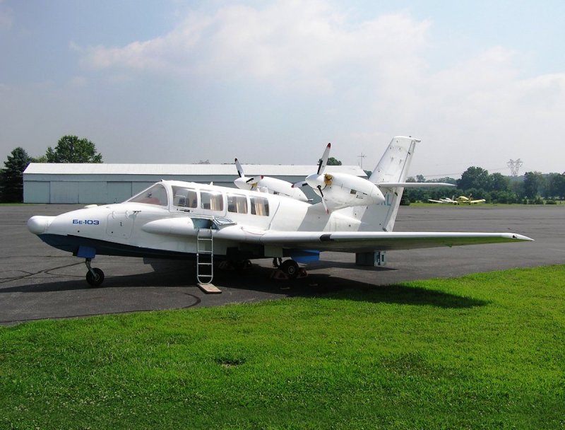 Бериев бе-103
