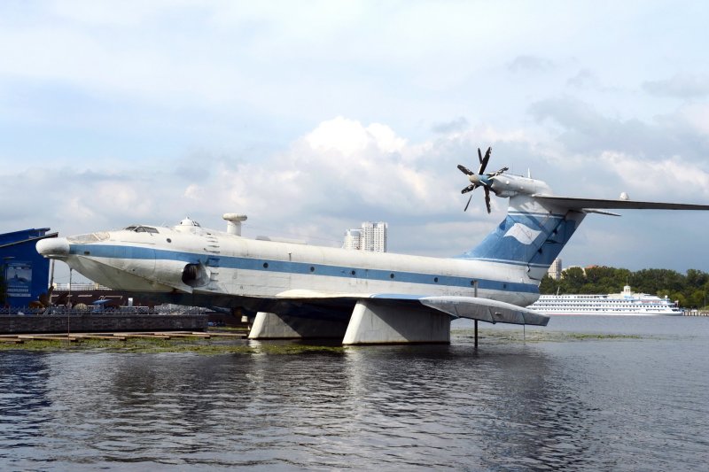 Экраноплан на Химкинском водохранилище
