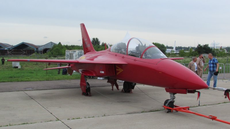 Ср-10 учебно-тренировочный реактивный самолет