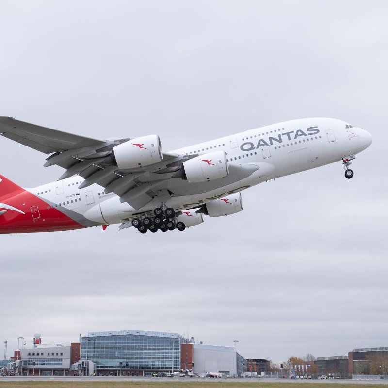 Airbus a380 super Jumbo