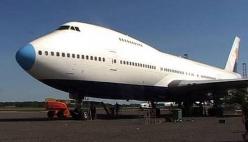 Прототип Боинга 747-200 Jumbo Hostel