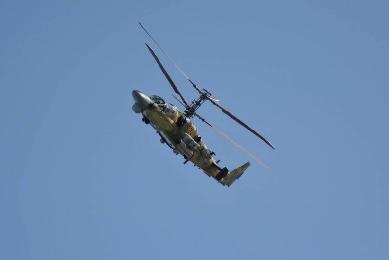 Пилотаж ка 52 над рекой