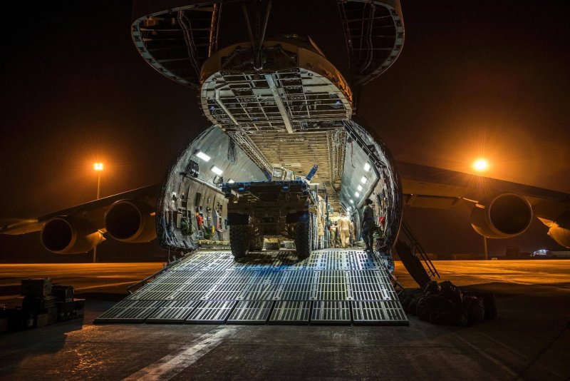 Lockheed Martin c-5m super Galaxy грузовой отсек