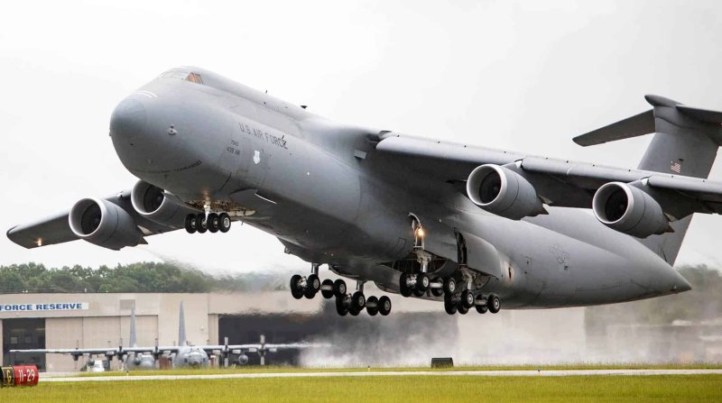 C5 Galaxy самолет