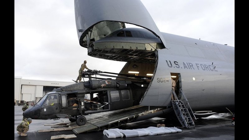 C-5 Galaxy грузовая кабина