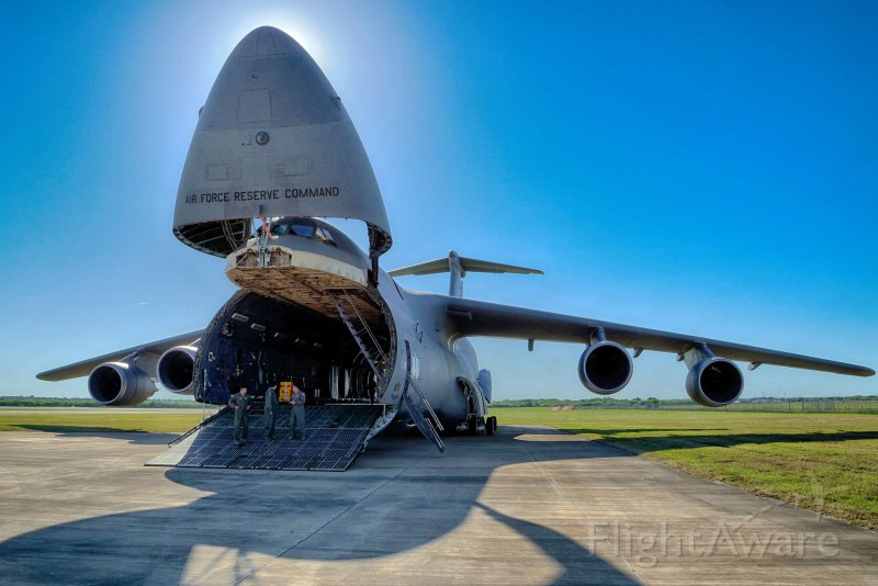 Lockheed c-5 Galaxy вместимость грузового отсека
