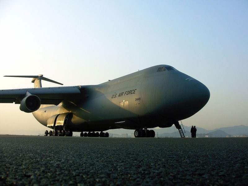 C 5 Galaxy engine