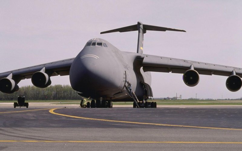 C 5 Galaxy 1990