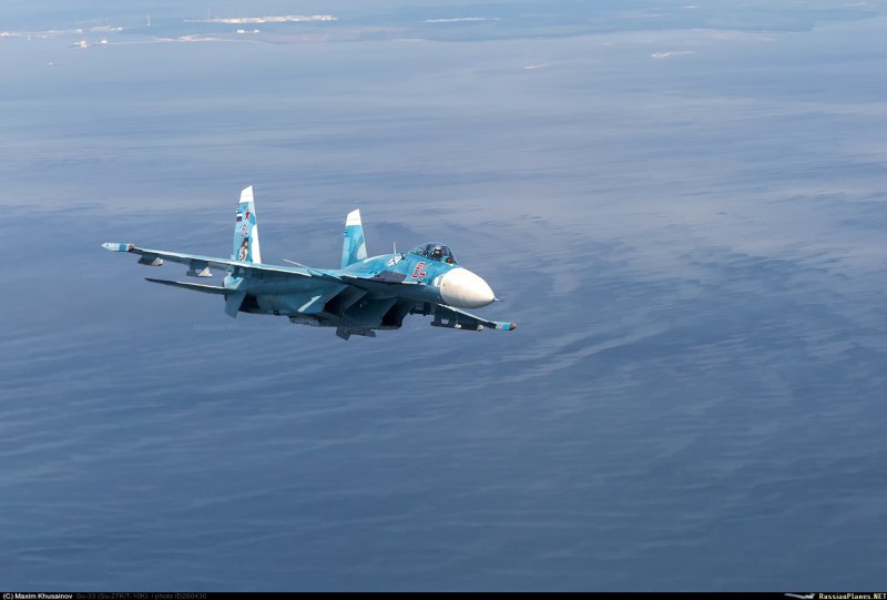 Самолет Су-33
