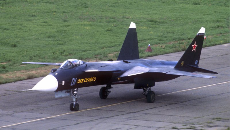Экспериментальный истребитель Су-47 «Беркут»