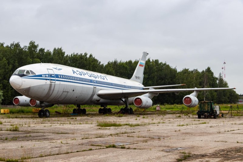 Памятник ил 86 Внуково