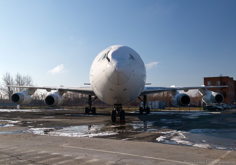Памятник ил 86 Толмачево