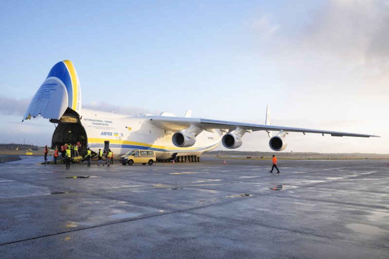 Украинский самолет Мрия
