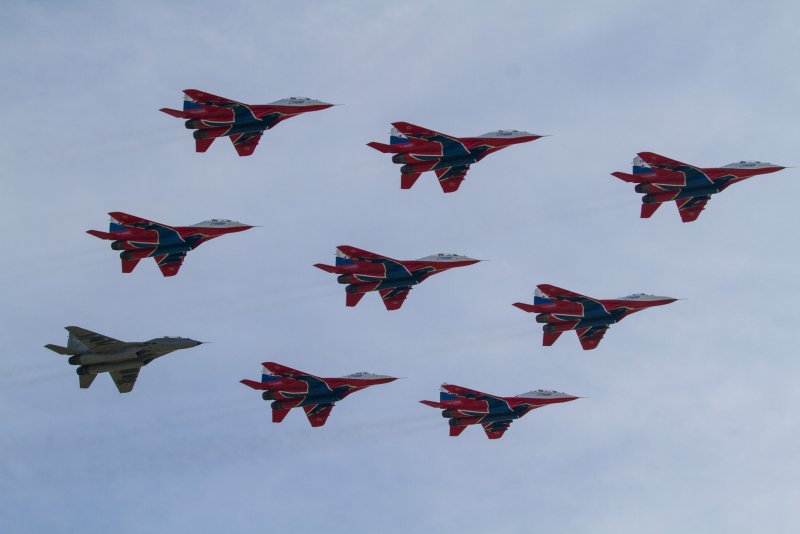 Авиационная группа высшего пилотажа миг-29 "Стрижи"