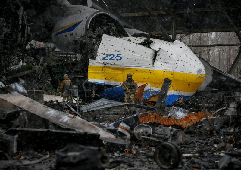 Разбитый АН 225 Мрия