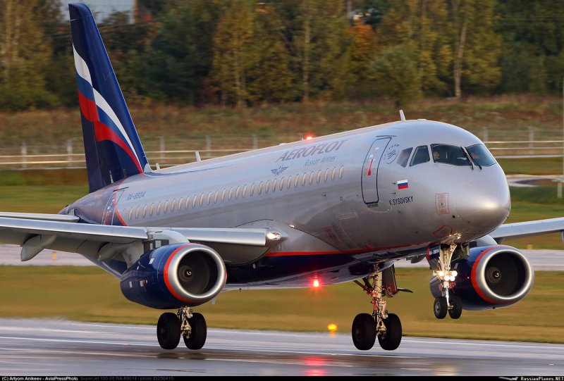 Sukhoi Superjet 100-95b, ra-89014