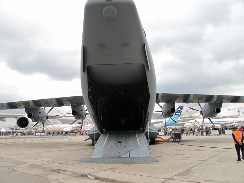 Airbus a-400m c рампы