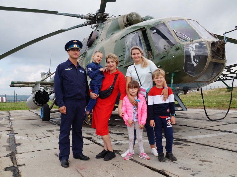 Олег Сошников летчик семья