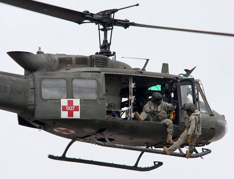 Bell uh-1 Iroquois вертолёты США