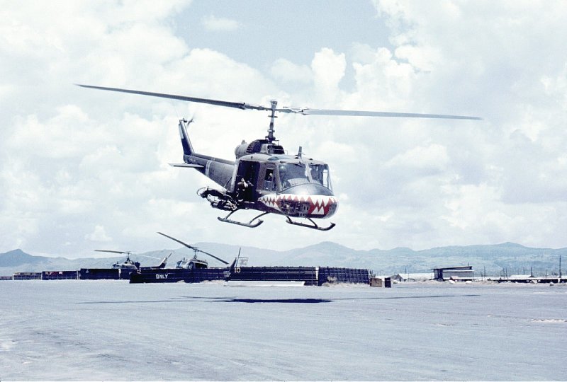 Вертолет uh-1 Хьюи во Вьетнаме