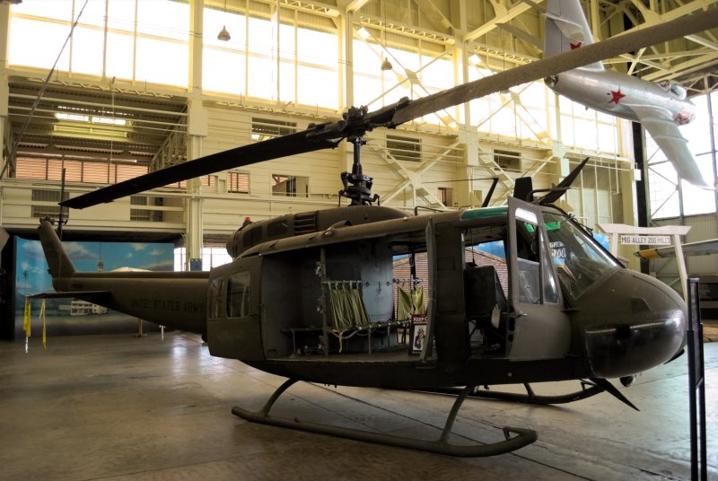 Uh-1c Iroquois кабина