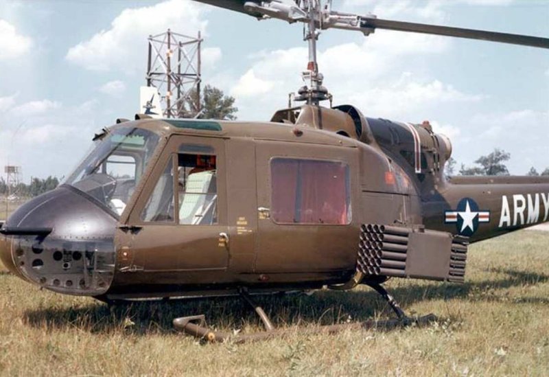 Вертолет Bell "uh-1 Huey"
