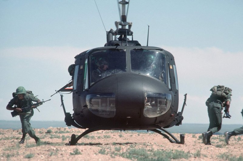 Вертолёт ирокез uh-1 во Вьетнаме