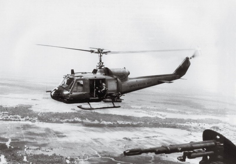 Вертолет uh-1b Huey