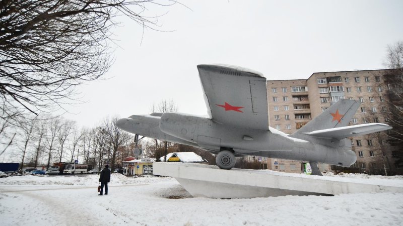 Памятник ил 28 Вологда