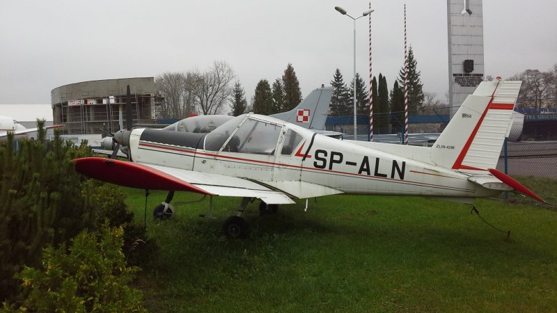 Zlin z-42