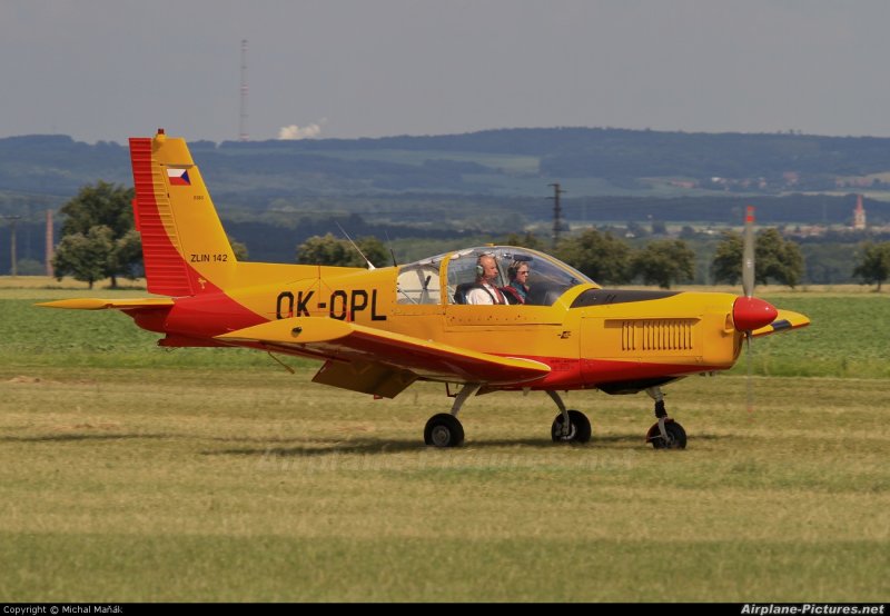 Zlin z-142 Military