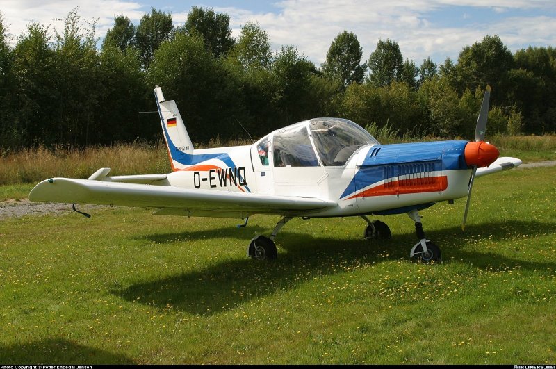 Самолёт Zlin-42 киль