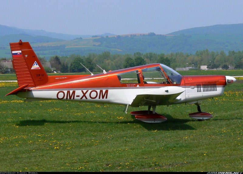 Самолёт Zlin-42 киль