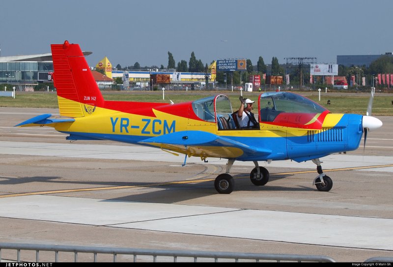 Zlin43 ra-01796